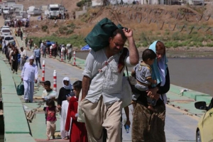 亞齊德人受伊斯蘭武裝分子ISIS迫害而要逃難到辛賈爾山（Mount Sinjar）上。（圖：AFP） <br/>