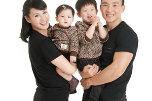 劉畊宏夫婦與兩名兒女一家好不溫馨。(圖：劉畊宏臉書) <br/>