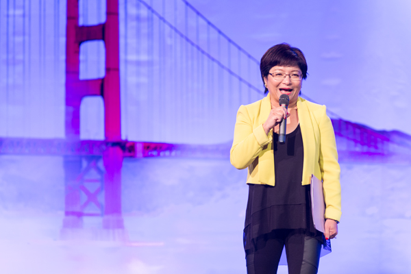 倍恩傳媒創辦人劉梅蕾師母親自介紹製作《矽谷1+1》的靈感來源。(圖:基督日報)