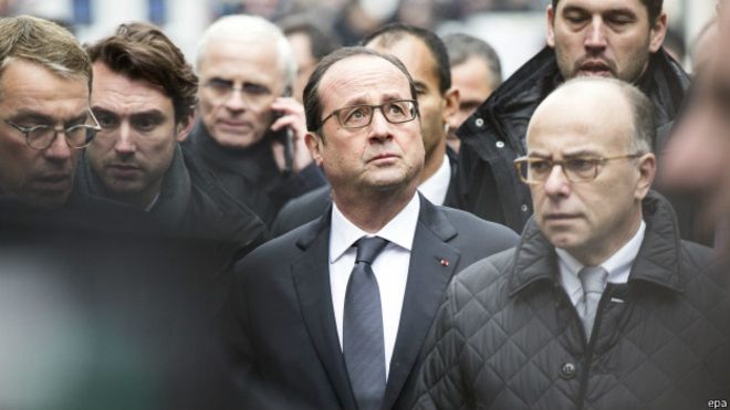 法國總統奧朗德趕到事發現場，譴責槍襲是恐怖主義分子的恐怖主義行動。（圖：BBC中文網）