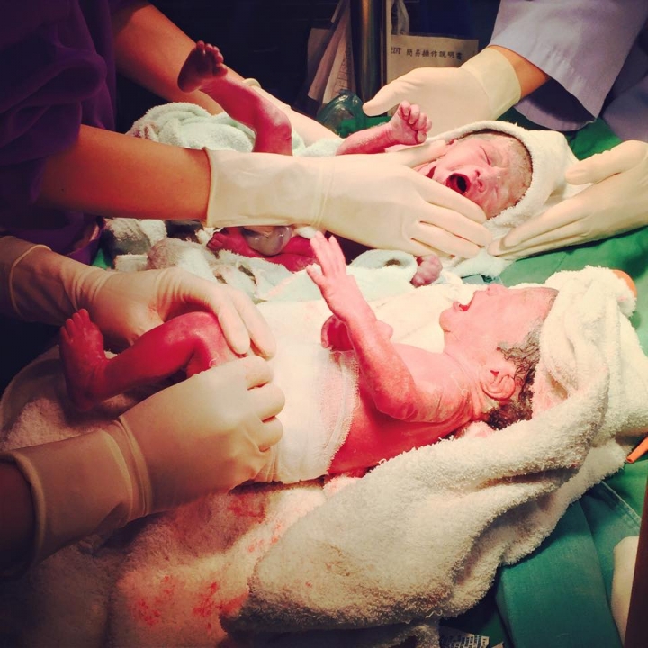 范瑋琪和陳建州的雙胞兒於1月15日出生，兩人榮升爸媽，感謝上帝的祝福。(圖:Facebook/陳建州黑人老大)