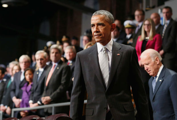 2015年1月28日，美國總統奧巴馬和副總統拜登到維吉尼亞州聯合基地邁爾亨德森廳參與告別國防部長查克．哈格爾的儀式。(圖: Christian News)