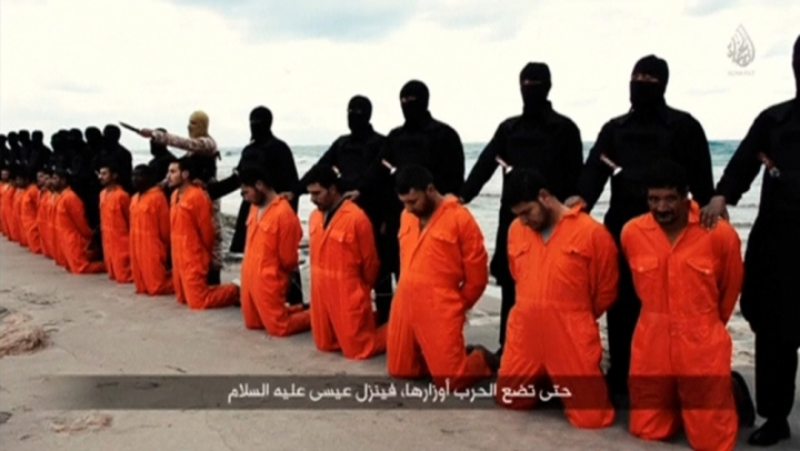 廿一名埃及基督徒被伊斯蘭國(ISIS)恐怖分子在地中海海邊集體處決。(PHOTO: REUTERS/SOCIAL MEDIA VIA REUTERS TV)
