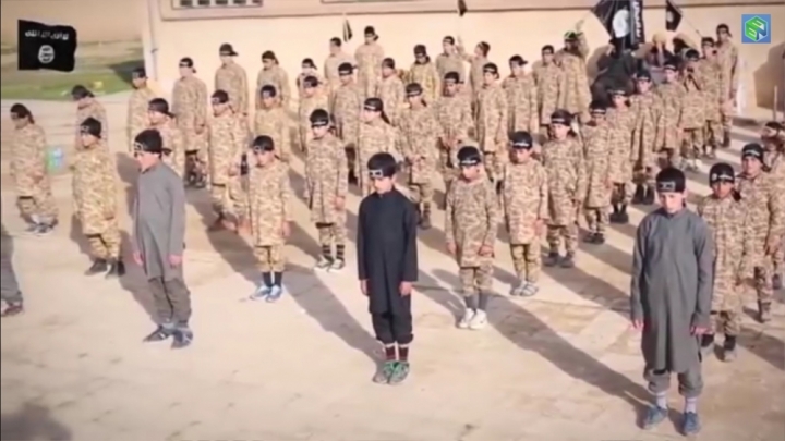 ISIS發佈的影片顯示只有5歲大的男孩接受軍事訓練。(圖: Christian News)