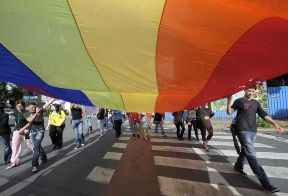 2009年在斯洛文尼亞首都盧布爾雅那舉行的同性戀大遊行。（圖：REUTERS/SRDJAN ZIVULOVIC）