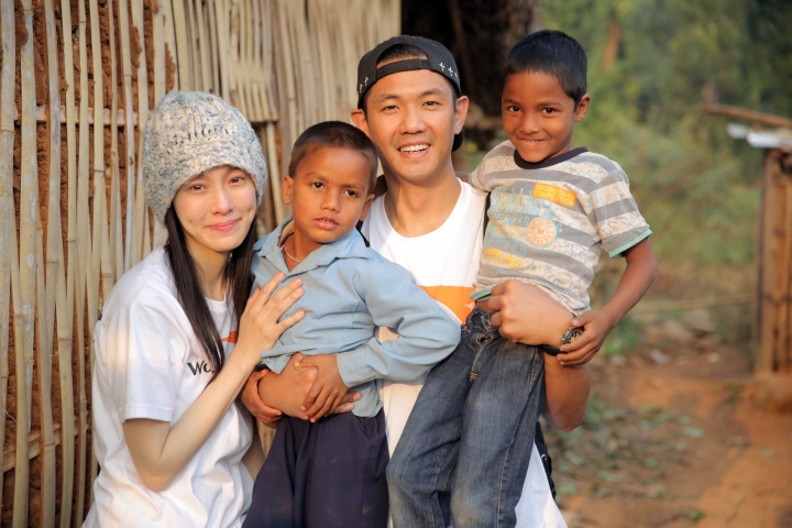 黑人和范范前年曾隨台灣世界展望會遠赴尼泊爾探訪七天，感受當地困苦生活，於是決定資助當地弱勢家庭的小孩，(圖:台灣世界展望會)