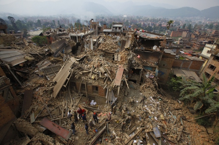 尼泊爾的Bhaktapur受地震嚴重破壞，到處是倒塌的房屋。(圖:Niranjan Shrestha/AP)