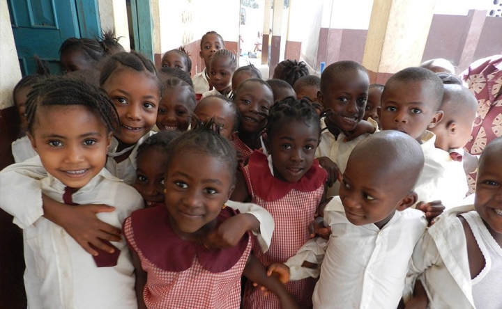 受伊波拉病毒影響9個月後，塞拉利昂約170萬名兒童已重返校園。但是服侍當地孩子的宣明會表示，學童重踏校園面對的挑戰比想像中更多。
