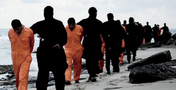 2015年4月，ISIS發布一段30名埃及基督徒被斬首的短片，並宣告除非改信伊斯蘭教，否則信徒都沒有安全。(圖:YouTube截圖)