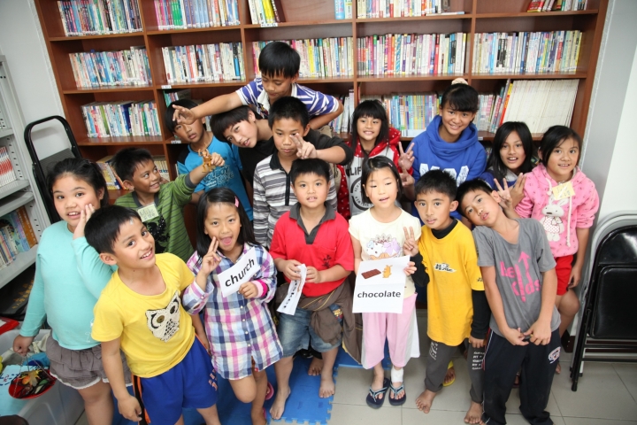 台灣世界展望會與愛心企業安佳永紐合作，幫助貧困兒童擁有營養健康成長。（台灣世界展望會提供）