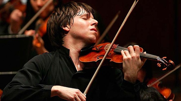 著名的美國小提琴家約夏·貝爾（Joshua David Bell)