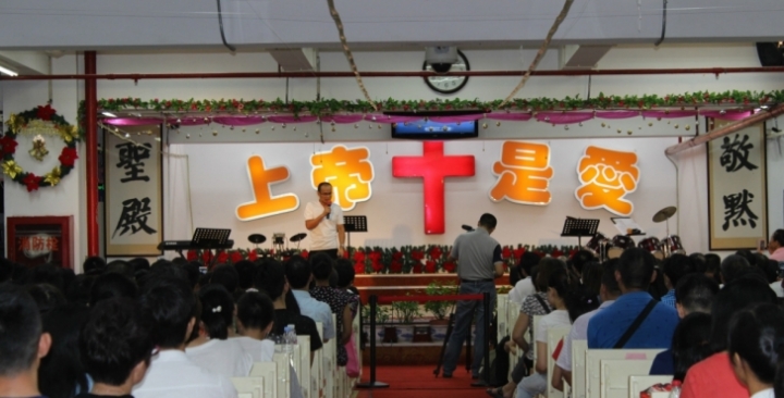 清華大學登山協會創始人之一，43歲的呂鐵鵬（老鐵）6月27日在深圳南山教堂分享了他的信主經歷。