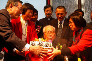 2011年，賴炳烔牧師在台南天橋長老教會慶祝百歲生日暨宣教75週年。(圖:台灣教會公報)