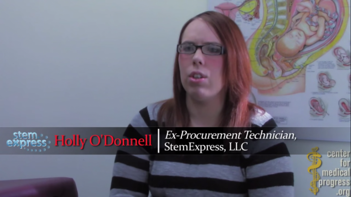 前職員何莉(Holly O’Donnell)親自作證，指曾被要求用手術鉗撿出被墮胎胎兒遺骸的各樣器官。(網絡截圖)