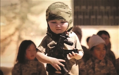 伊斯蘭國訓練幼童成為戰士。