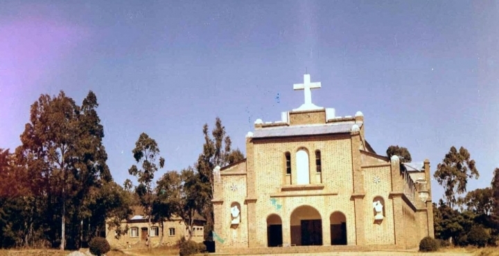 非洲坦桑尼亞的三間教會上周被穆斯林極端分子焚毀，犯案者並發出恐嚇會滅絕當地的基督徒。