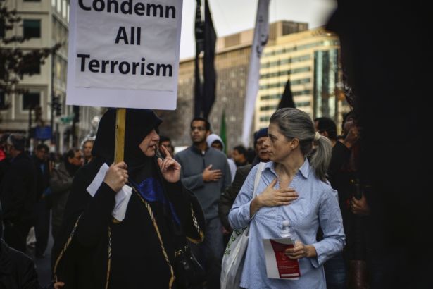 美國一些穆斯林組織12月6日在華盛頓特區遊行到白宮，表示反對恐怖組織伊斯蘭國(ISIS)。(路透社)