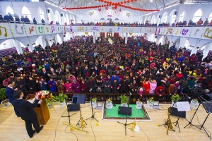 2016年2月23日，中國江蘇淮安基督教福音堂舉行了「鍾愛華博士來華100週年感恩禮拜」，近3000人參加，150餘人決志信耶穌。 <br/>照片：BGEA 官網