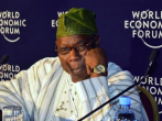 2012年5月11日，尼日利亞前總統奧巴桑喬在埃塞俄比亞首都出席非洲會議的世界經濟論壇。 (圖:路透社/ TIKSA NEGERI)