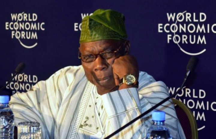 2012年5月11日，尼日利亞前總統奧巴桑喬在埃塞俄比亞首都出席非洲會議的世界經濟論壇。 (圖:路透社/ TIKSA NEGERI)