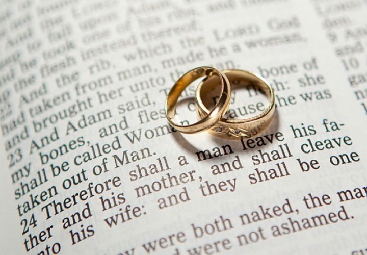 唐崇榮牧師鼓勵信徒將婚姻帶到主的愛裡面。 （圖：來自網絡）