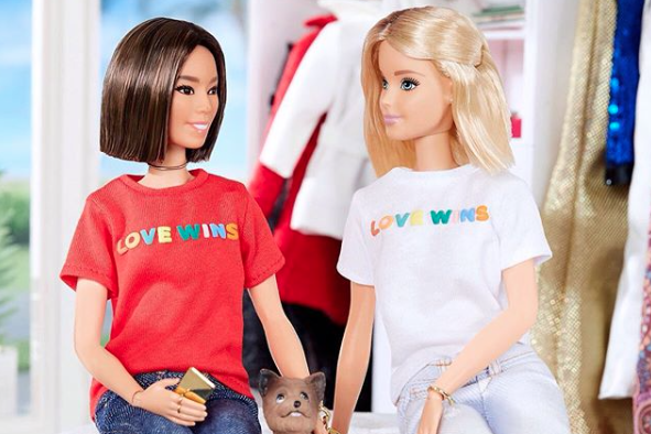 芭比娃娃穿上支持同性婚姻合法化的襯衣並上載到Instagram（圖：網絡圖片）