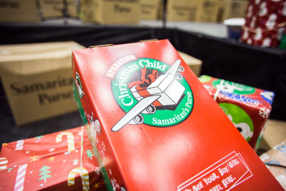 撒瑪利亞救援會組織的聖誕禮物鞋盒行動。（圖片：基督郵報SCOTT LIU）