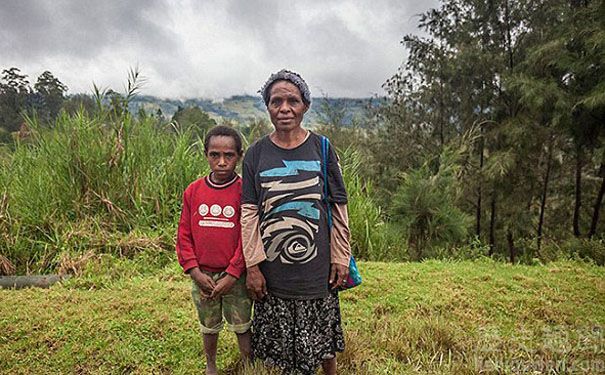 巴布亞新幾內亞婦女多被誣陷為女巫而被燒。（圖：網絡圖片）
