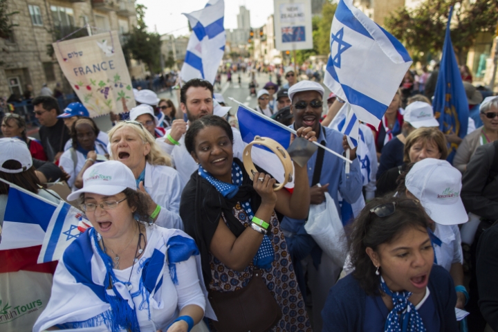 來自世界各地的基督徒參加耶路撒冷住棚節大遊行。（圖：The Times of Israel）