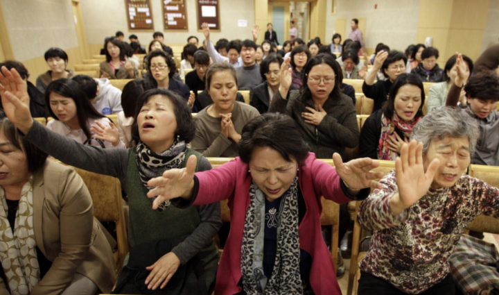 韓國基督徒在禱告。（圖：instiz.net）