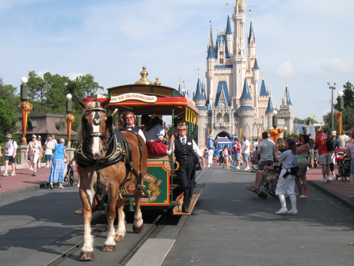 佛羅里達州奧蘭多華特迪士尼世界(Walt Disney World)主題公園的「魔幻王國」(Magic Kingdom)。(圖:DISNEYWORD'S MAGIC KINGDOM by JOHN SIMPSON is licensed under CC BY 3.0)