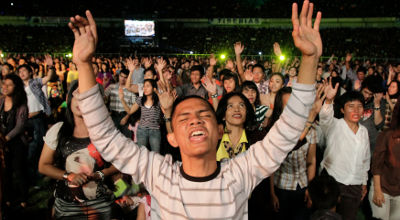 印尼基督徒舉行露天崇拜。（圖：charismanews.com）