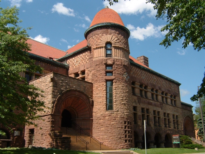 明尼蘇達大學(University of Minnesota)校內歷史最悠久的大樓Pillsbury Hall。(圖:Public Domain)