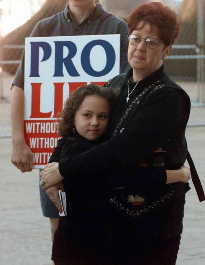 《羅訴韋德案》主人公麥考維女士（Norma McCorvey）在參加反墮胎活動 （圖：來自網絡）