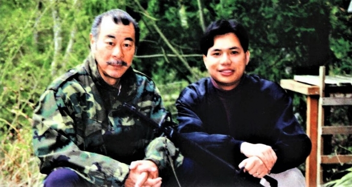 袁文輝（右）視已故藝人喬宏（左）為屬靈前輩，帶領他進到「藝人之家」，喬宏亦積極參與影音使團事工並任董事。