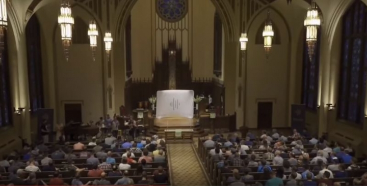 首次以同性戀基督徒為議題的基督教「重申」會議（ Revoice Conference）於7月26至28日在密蘇裏州聖路易斯的紀念長老會教堂（Memorial Presbyterian Church）舉行 （圖：來自網絡）