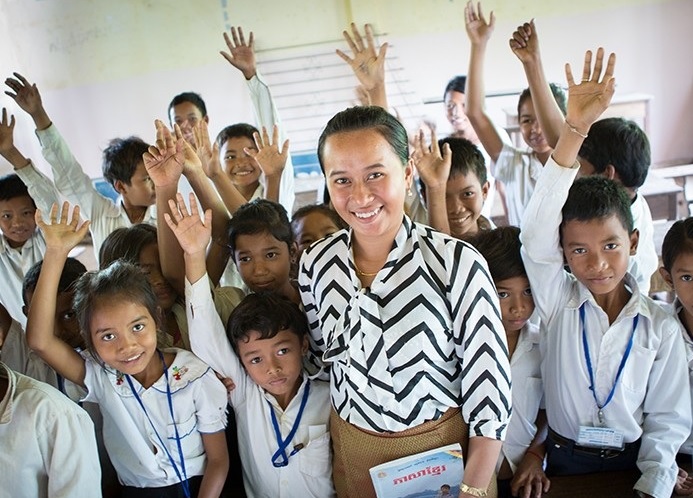Phally Pheng受基督教信仰激勵奮鬥，夢想成真當教師。（圖：世界宣明會）