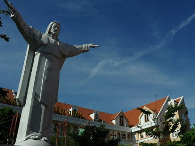 隨著越南頒宗教新法，教會活動空間將進一步收窄。（圖：法新社）