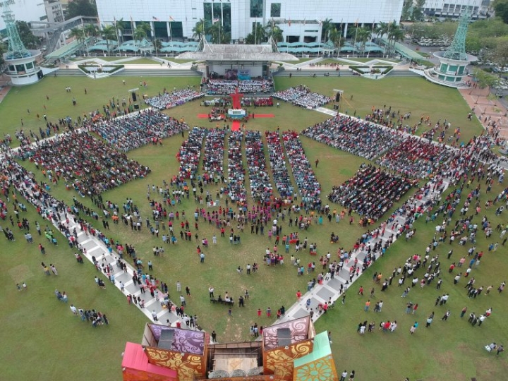 近萬人出席9月2日露天聖餐禮拜（圖：來自馬來西亞基督教衛理公會官網）