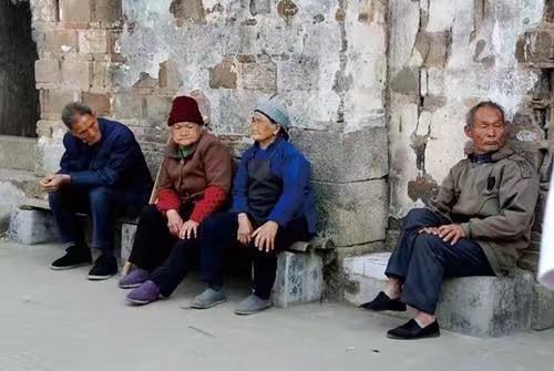 中國農村老人。（圖：sina.com）