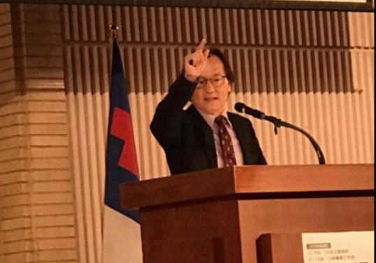 孫寶玲在台灣的講座上講解新約導論。（圖：網絡圖片）