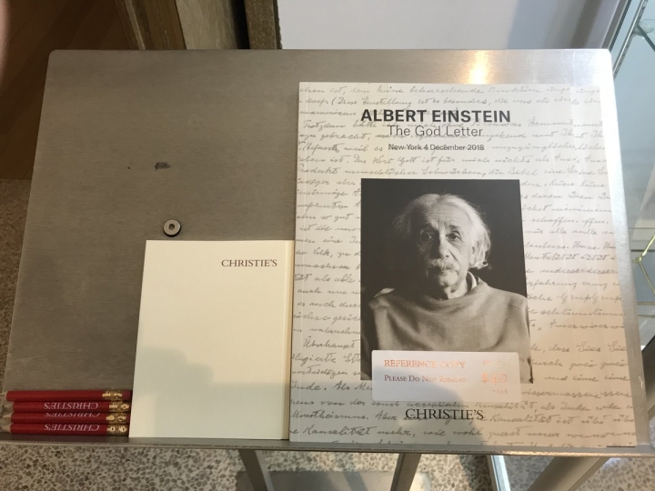 愛因斯坦《上帝之信》手稿以289萬美金拍出 （圖：推特Newyorcanka17）
