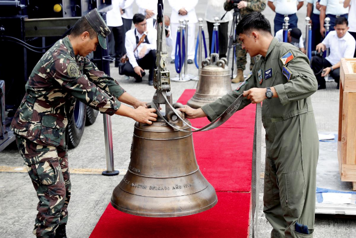 美國歸還菲律賓三座教堂鐘 （圖：路透社）
