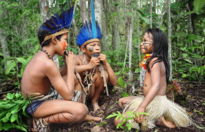 亞馬遜年輕原住民。（圖：sina.com）