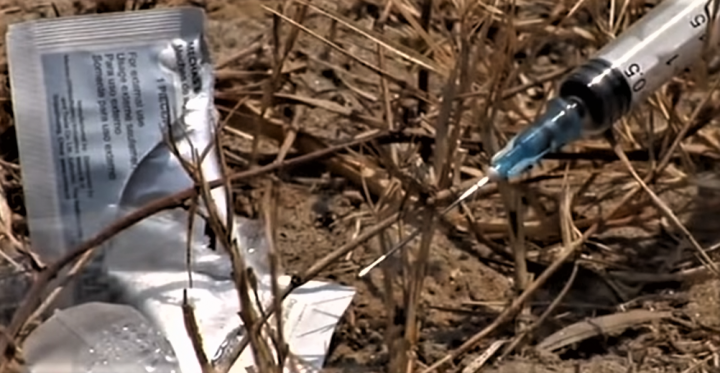 金三角撣邦村民多染毒，山區佈滿針筒。（圖：Assignment Asia 視頻擷圖）