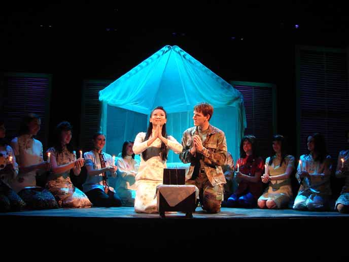 百老匯舞台劇《西貢小姐》劇照。（圖：網絡圖片）