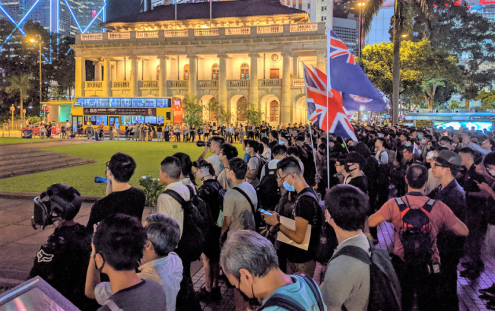 示威者8月30日晚在遮打花園集會紀念香港重光74周年及舉行反修例集會。（圖：Studio Incendo） 