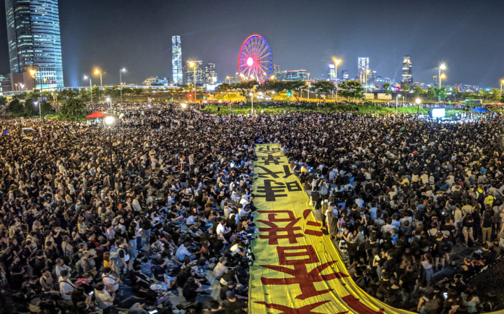 香港逃犯修例引發民主人權追求爭持不斷。（圖：Studio Incendo）