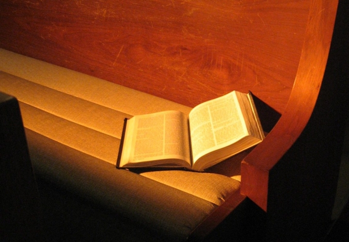 調查發現英國人讀《聖經》為佯裝具文學氣質。（圖：FreeImage）