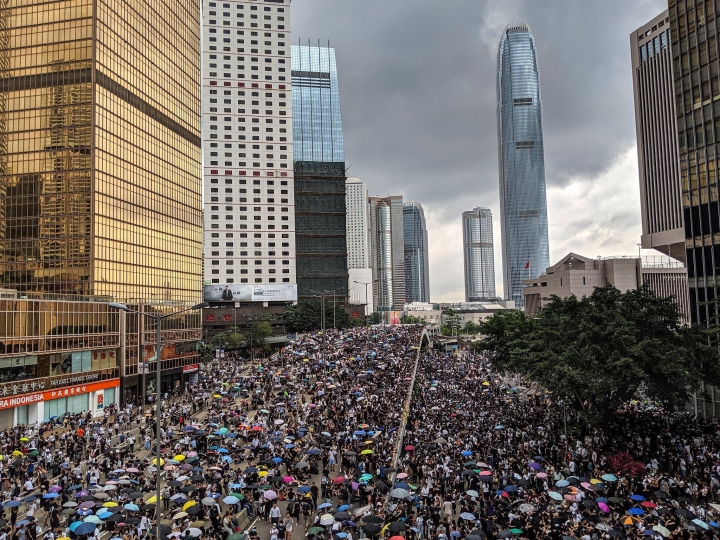 香港逃犯條例修例引發的社會衝突至今歷時四個月，社會矛盾加劇。(圖：Studio Incendo)